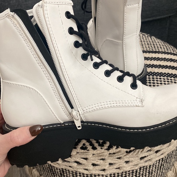 White Boots! - Picture 8 of 8